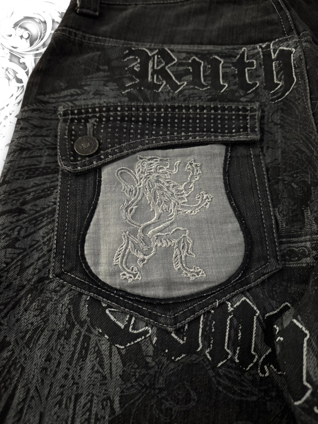 Raw Blue "Ruthless Conspiracy" Winged Skull 2000s Jorts